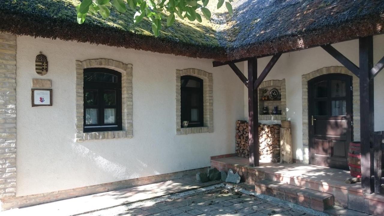 Hajoskert Vendeghaz Hotel Gönyů Exterior foto