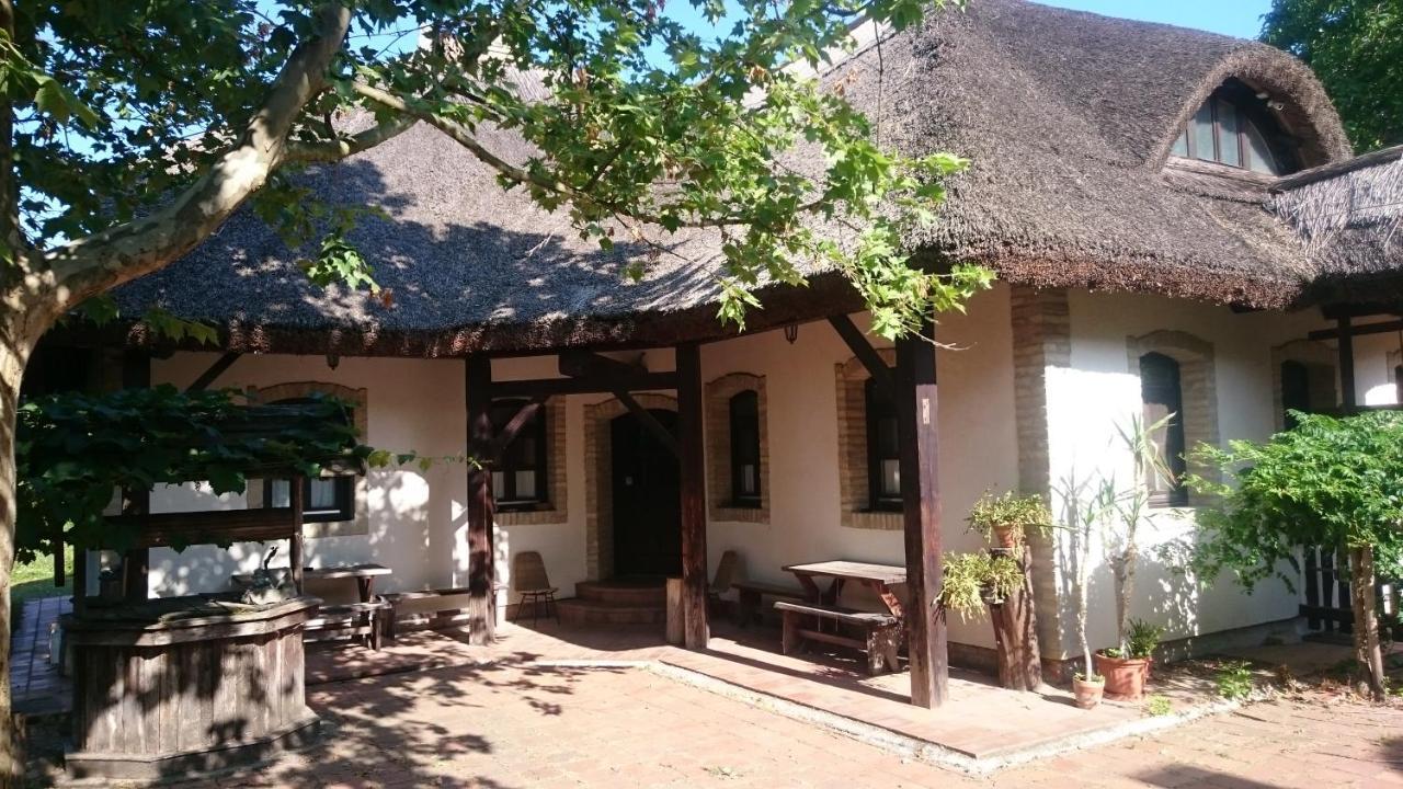 Hajoskert Vendeghaz Hotel Gönyů Exterior foto