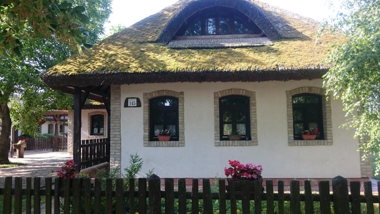 Hajoskert Vendeghaz Hotel Gönyů Exterior foto