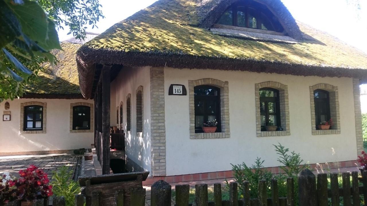 Hajoskert Vendeghaz Hotel Gönyů Exterior foto