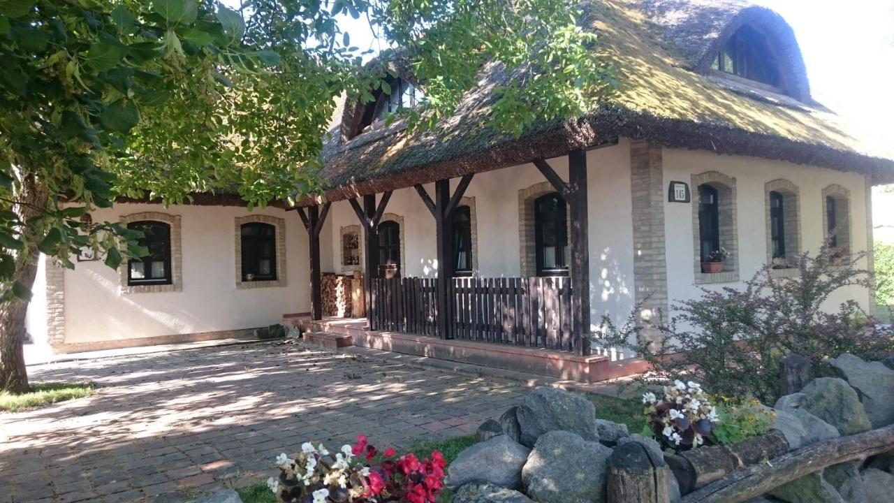 Hajoskert Vendeghaz Hotel Gönyů Exterior foto