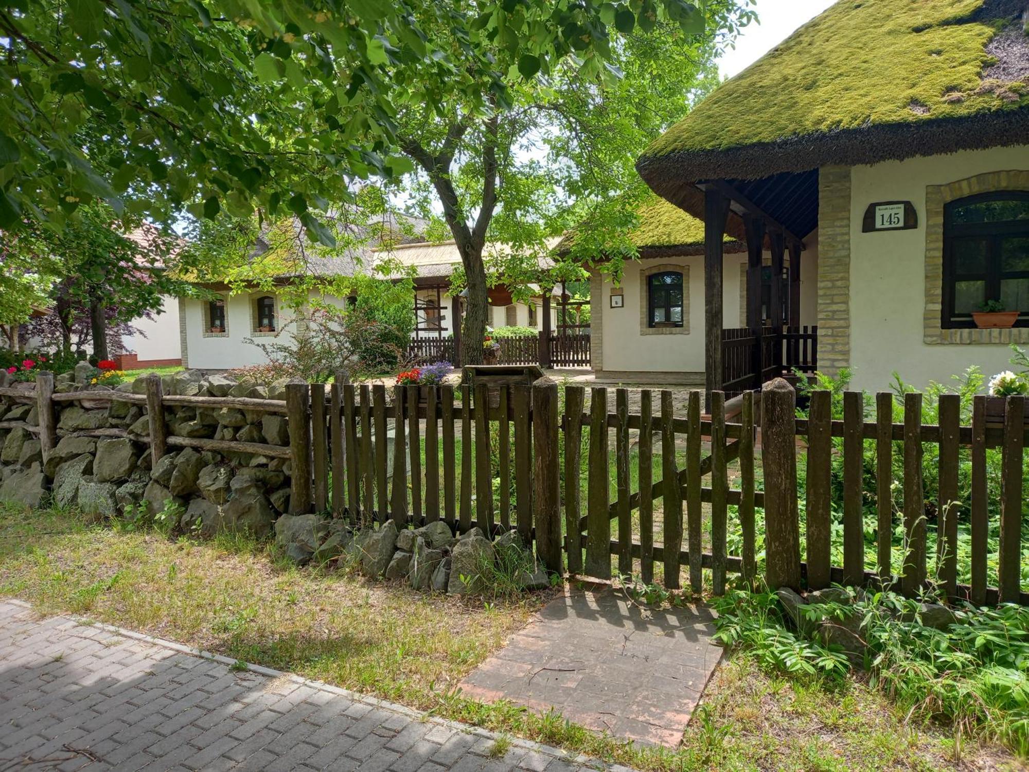 Hajoskert Vendeghaz Hotel Gönyů Exterior foto