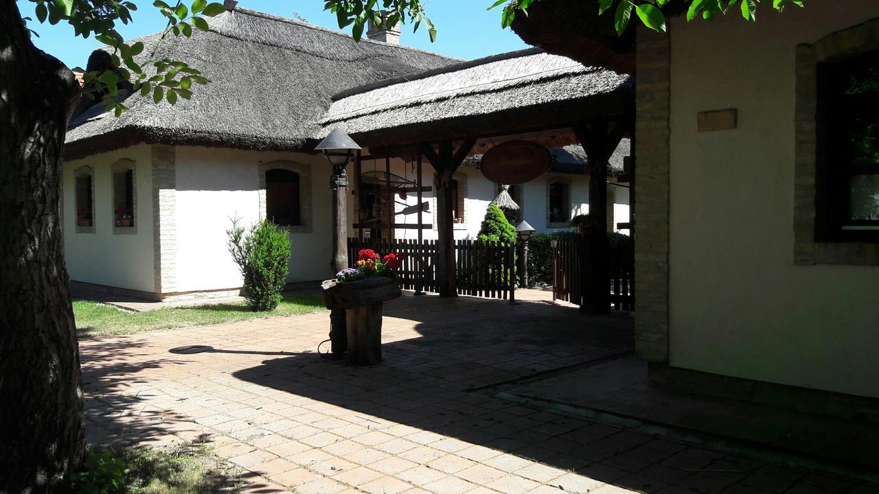 Hajoskert Vendeghaz Hotel Gönyů Exterior foto